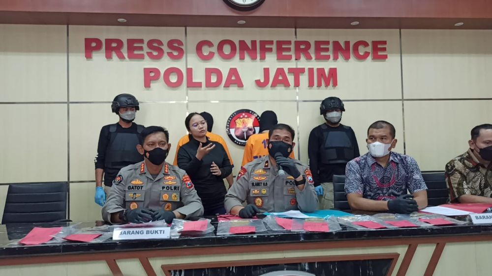 Ditreskrimum Polda Jatim amankan tersangka beserta barang bukti