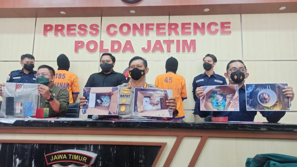 Ditreskrimsus Polda Jatim amankan tersangka beserta barang bukti