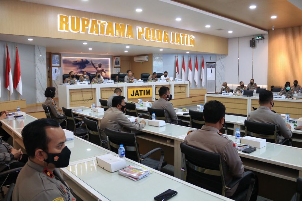 Kapolda Jatim Irjen Pol Dr Nico Afinta saat memberikan pengarahan gelar peningkatan kemampuan Kasat dan Kapolsek