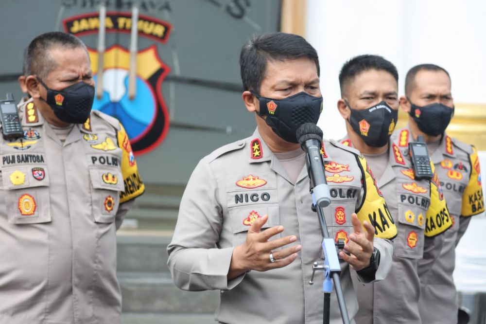 Kapolda Jatim Irjen Pol Dr Nico Afinta saat memberikan keterangan di Polrestabes Surabaya