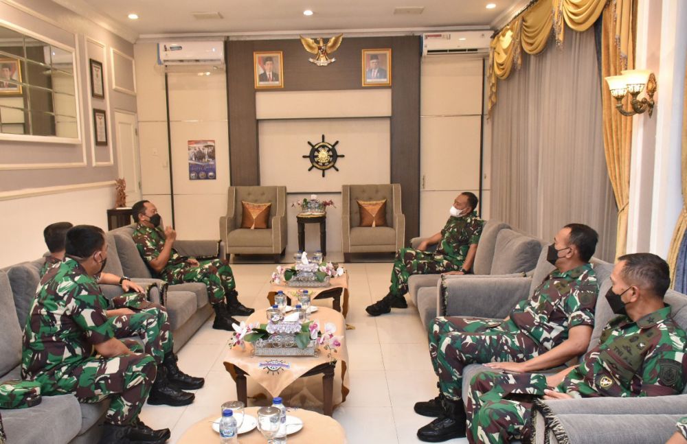 Dankodiklatal Laksamana Madya TNI Nurhidayat saat terima kunker Aspers Laksda TNI Irwan Achmadi