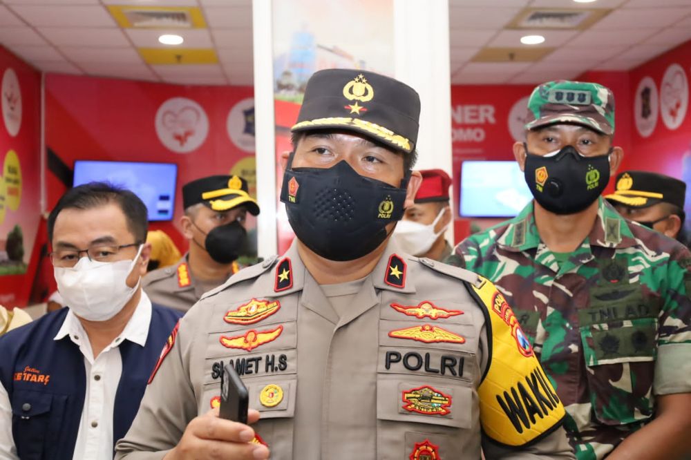 Wakapolda Jatim Brigjen Pol Slamet HS saat tinjau vaksin Booster di Royal Plaza Surabaya