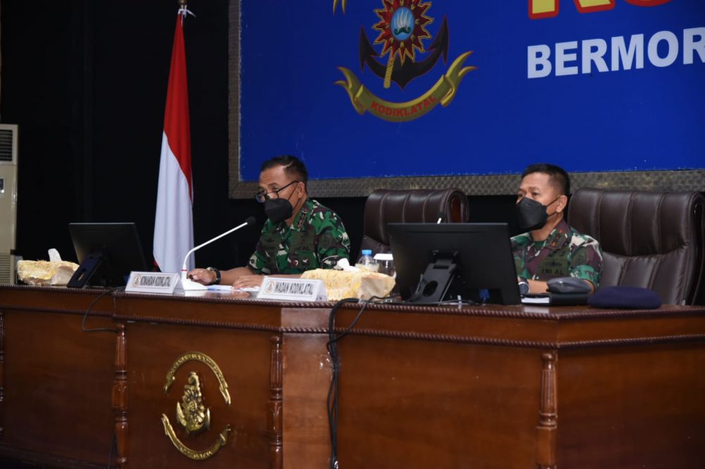Dankodiklatal Letjen TNI Marinir Suhartono saat pimpin rapat