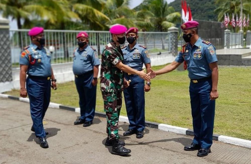 Dankodikmar Brigjen TNI (Mar) Ili Dasili tinjau Lattek siswa Diktaifib 