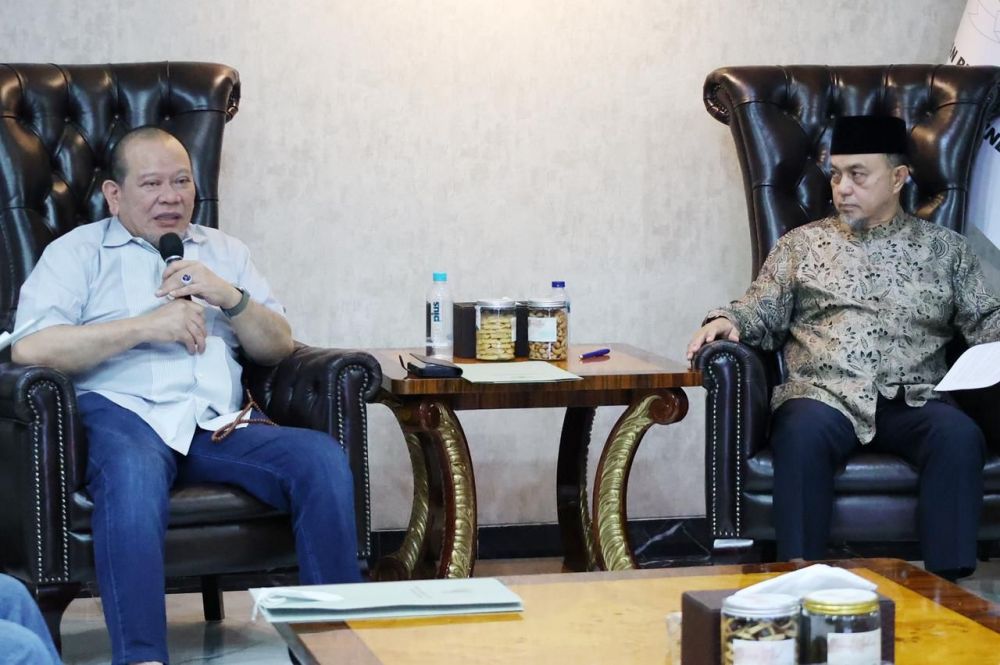 Executive brief di kediaman Ketua DPD RI AA LaNyalla Mahmud Mattalitti bersama PEPS