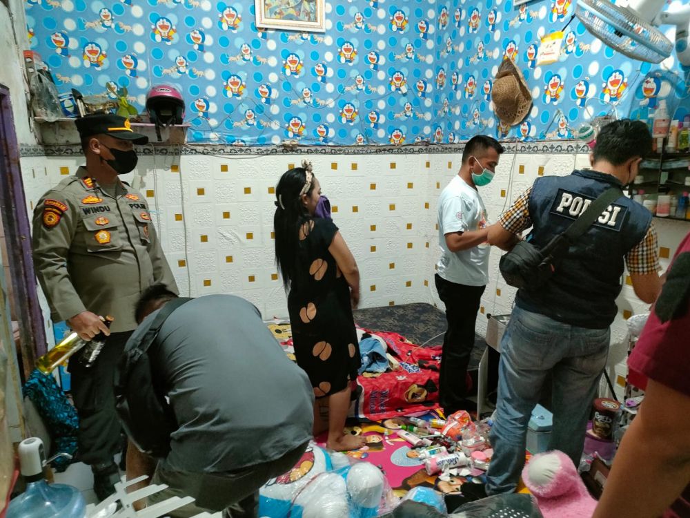 Polsek Manyar Lakukan Ops Pekat, Jaring 2 Remaja Putri Penghuni Kos