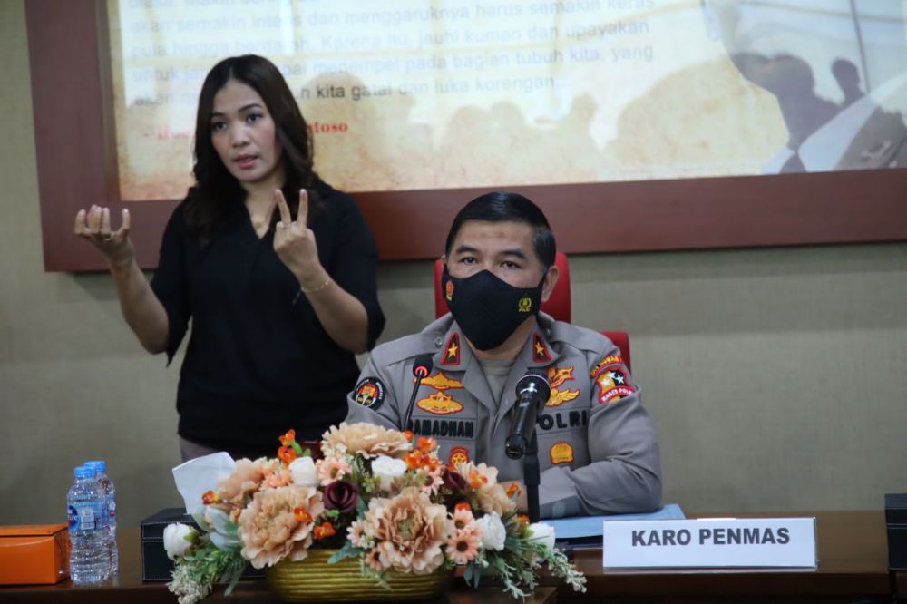 Karo Penmas Brigjen Pol Ramadhan saat memberikan keterangan