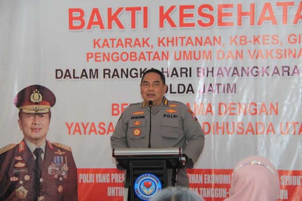 Kabiddokes Polda Jatim Kombespol Erwinn Zainul Hakim saat memberikan sambutan