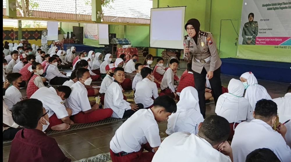 Tanamkan Budaya Tertib Lalin Sejak Dini, Satlantas Polres Gresik Gelar Police Goes to School