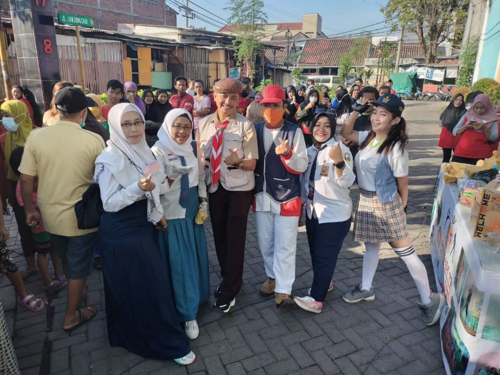 Camat Asemrowo Bambang Udi Ukoro saat meriahkan Baksos Sego Rongewu di Tanjungsari