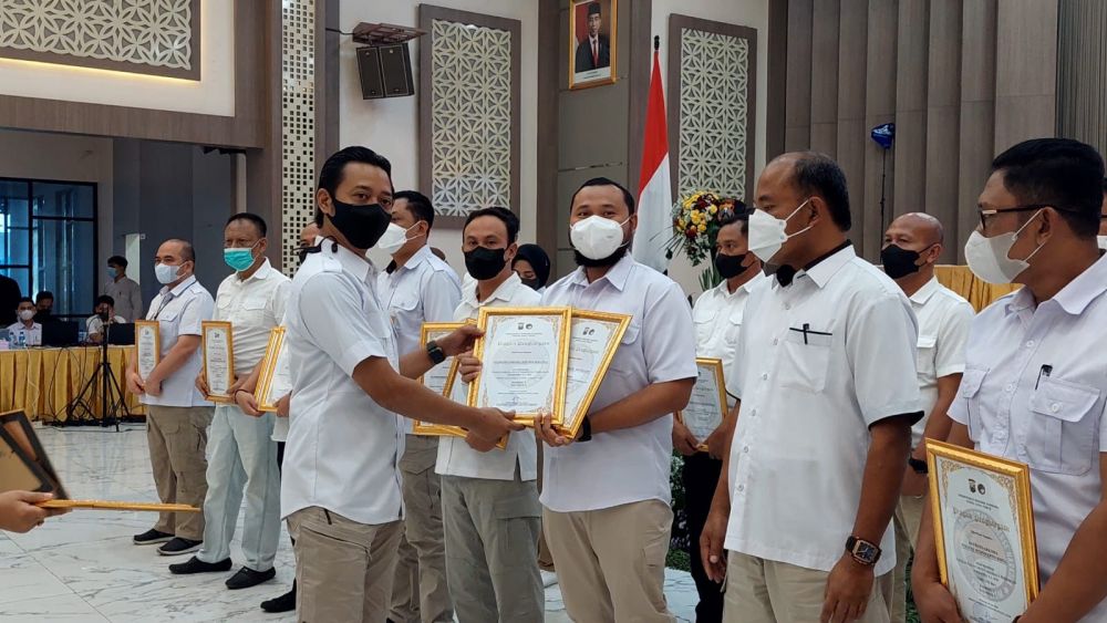 Satresnarkoba Polres Malang saat terima penghargaan di Mapolda Jatim