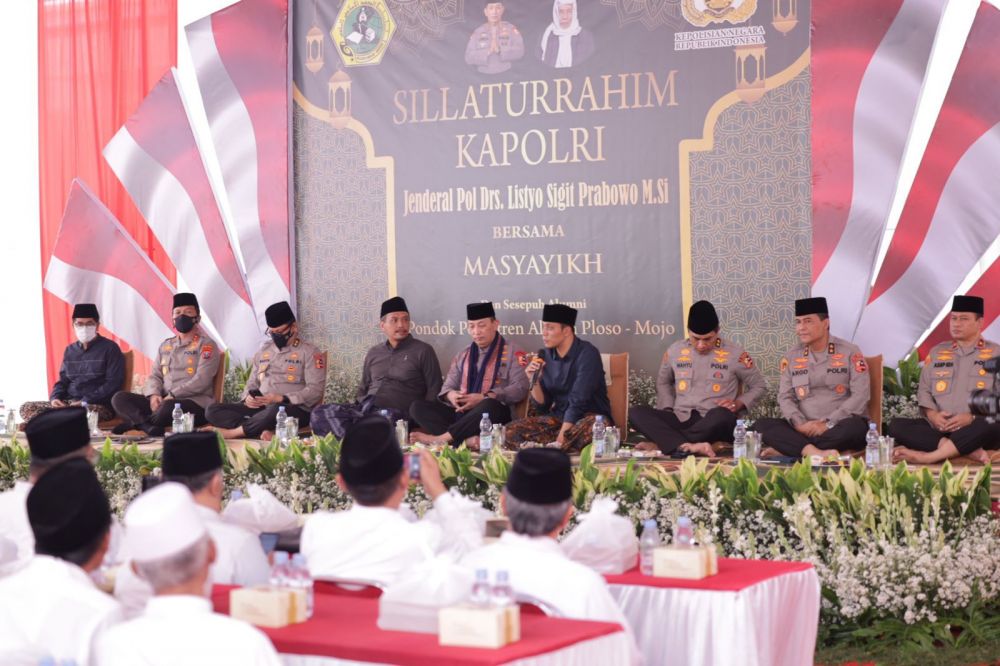 Kapolri Silaturahim Bersama Masyayikh serta Sesepuh Ponpes Al-Falah Ploso Kediri