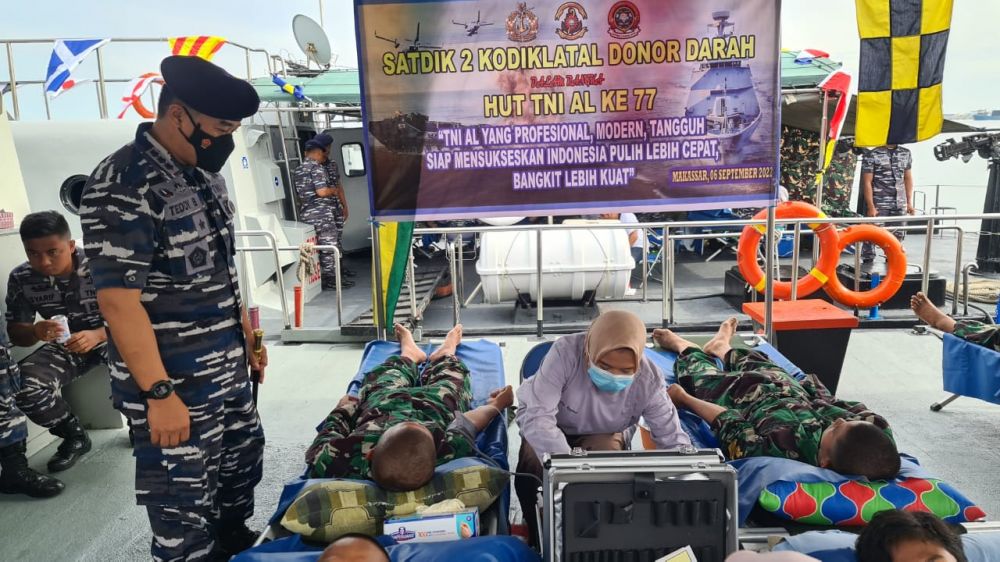 Jelang Peringatan HUT ke-77 TNI AL, Siswa Satdik 2 Kodiklatal di Makassar Sumbang Darah