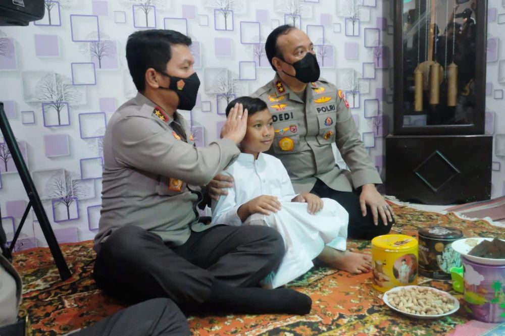 AlMulk Indonesia Apresiasi Kapolda Jatim, Berikan Beasiswa Anak Korban Tragedi Kanjuruhan