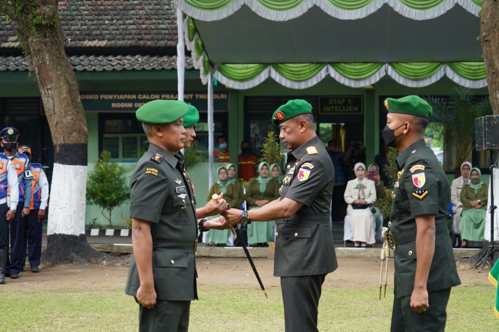 Danrem 084/BJ Brigjen TNI Terry Tresna Purnama saat pimpin Sertijab Dandim 0829 Bangkalan