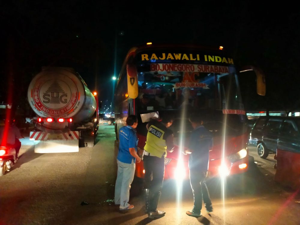 Satlantas Polres Gresik tilang di tempat pelanggar lalin