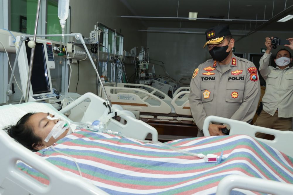 Kapolda Jatim Kunjungi Korban Peristiwa Kanjuruhan di RSAA Malang