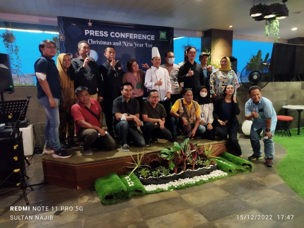 Ibis styles Surabaya Jemursari gelar Christmas deal and Sky Fall new year eve