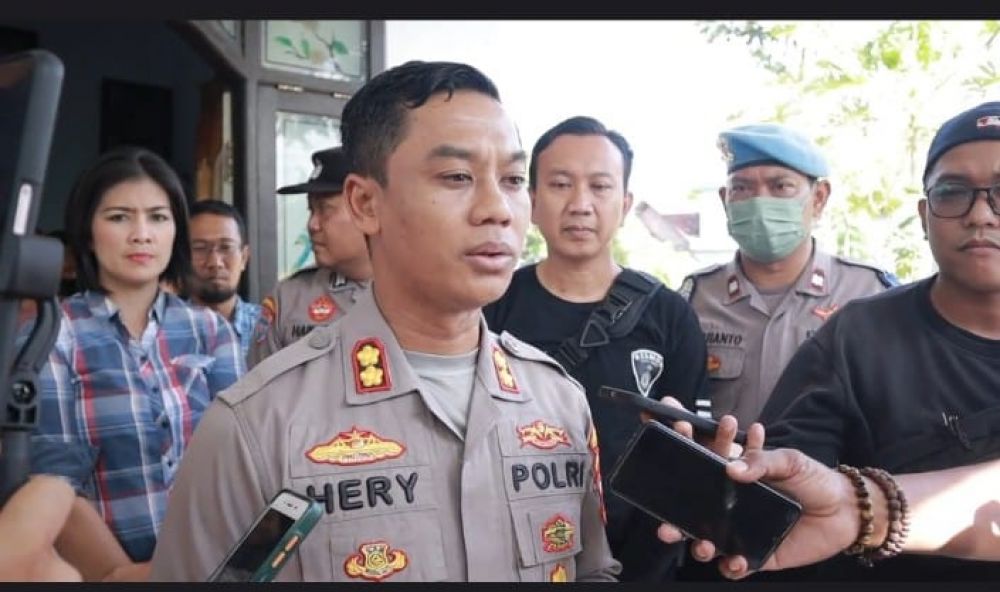 Kapolres Jember AKBP Hery Purnomo saat memberikan keterangan