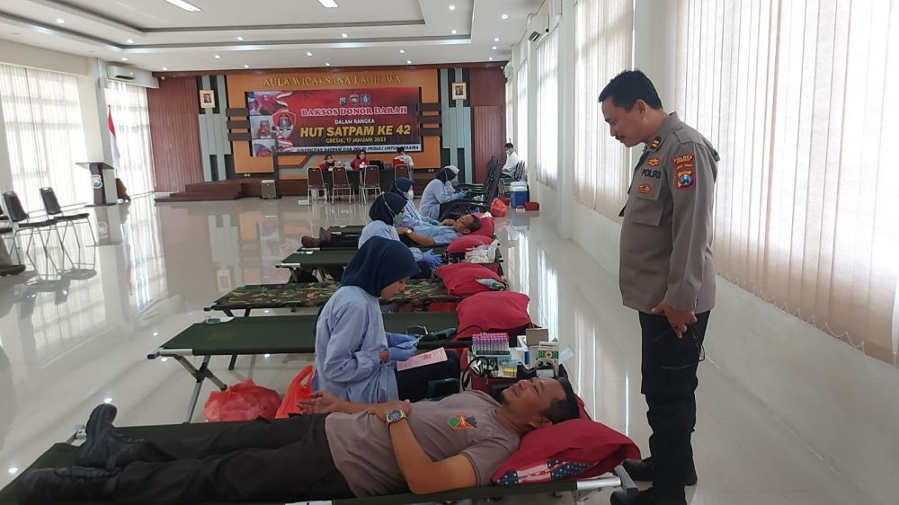 HUT satpam ke-42 gelar Donor Darah