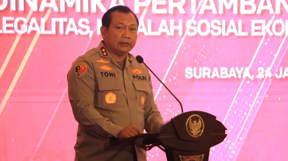 Kapolda Jatim Irjen Pol Dr. Toni Harmanto saat memberikan keterangan