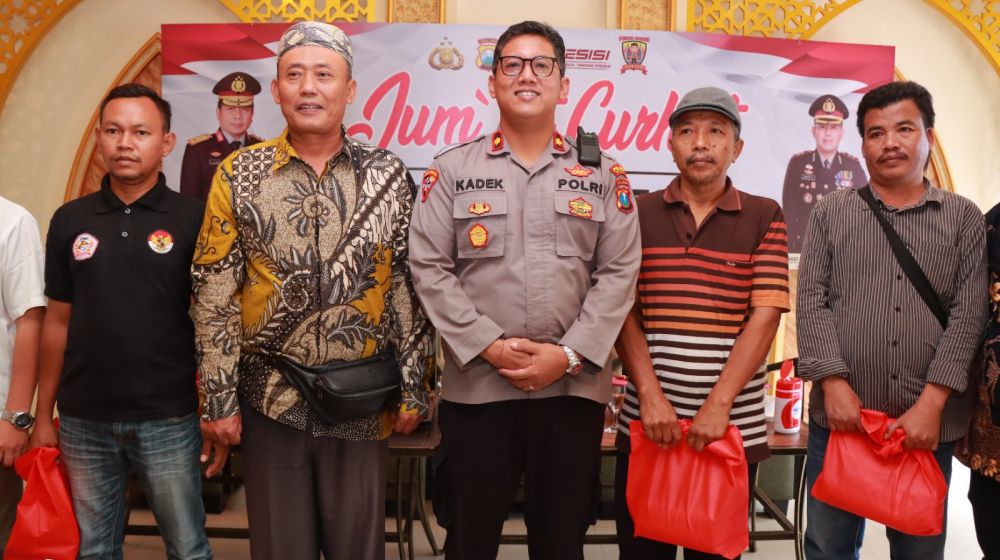 Wakapolres Gresik Kompol Kadek Oka Suparta saat Jum'at Curhat