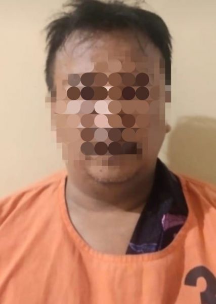 Tersangka diamankan Satresnarkoba Polres Probolinggo beserta barang buktinya