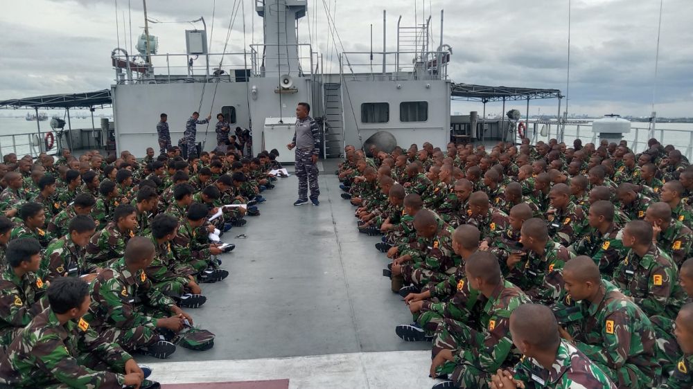 Mantapkan Kemahiran Prajurit Matra Laut, 903 Siswa Dikmaba TNI AL Lattek Berlayar