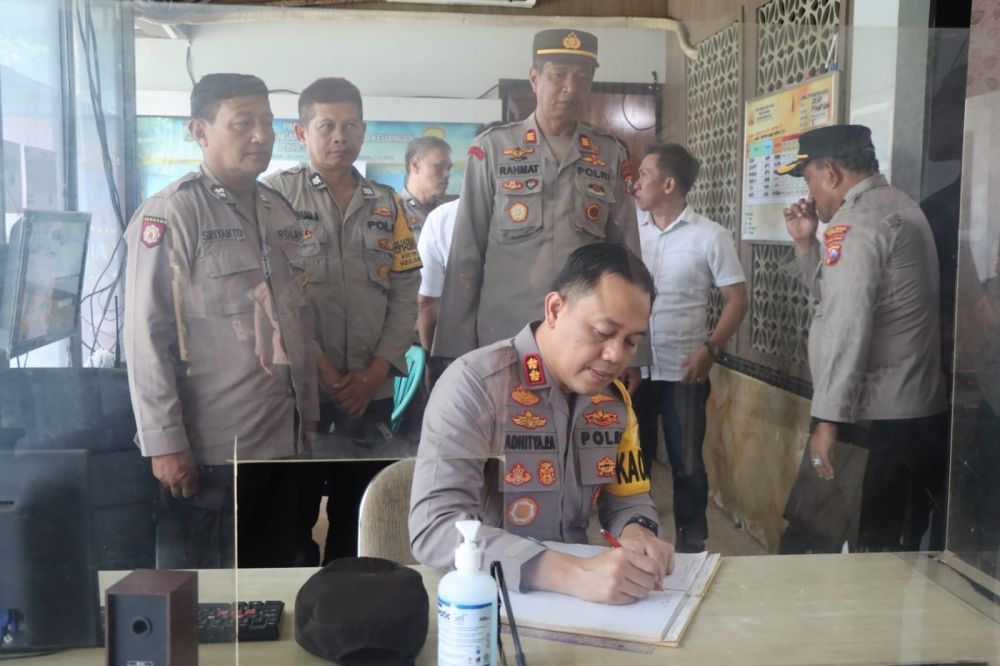 Kapolres Cek Layanan Polsek Gresik Kota dan Polsek Kawasan Pelabuhan