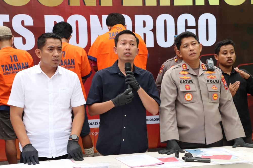 Polres Ponorogo amankan tersangka Curas beserta barang buktinya