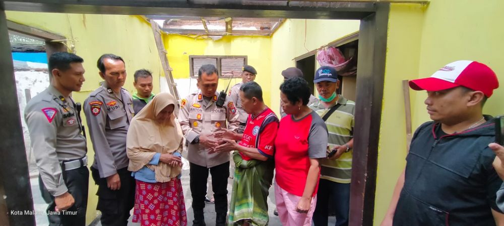 Polresta Malang Kota berikan bantuan ke korban kebakaran