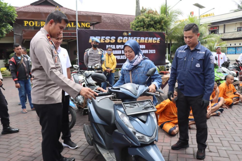 Polres Malang kembalikan motor yang hilang dicuri maling ke pemiliknya