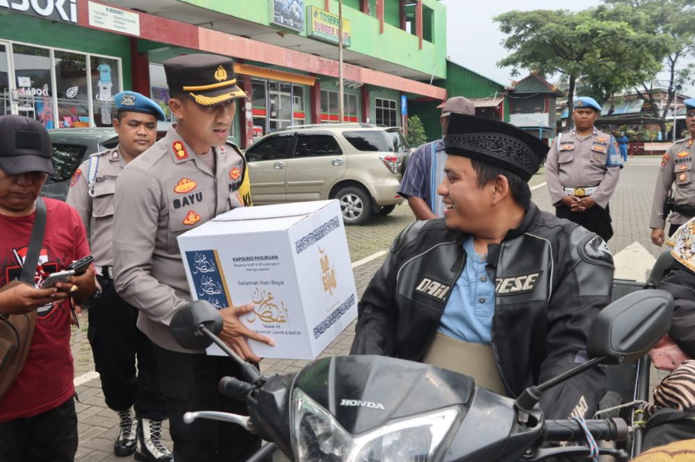 Polres Pasuruan Berikan Tali Asih ke Penyandang Disabilitas