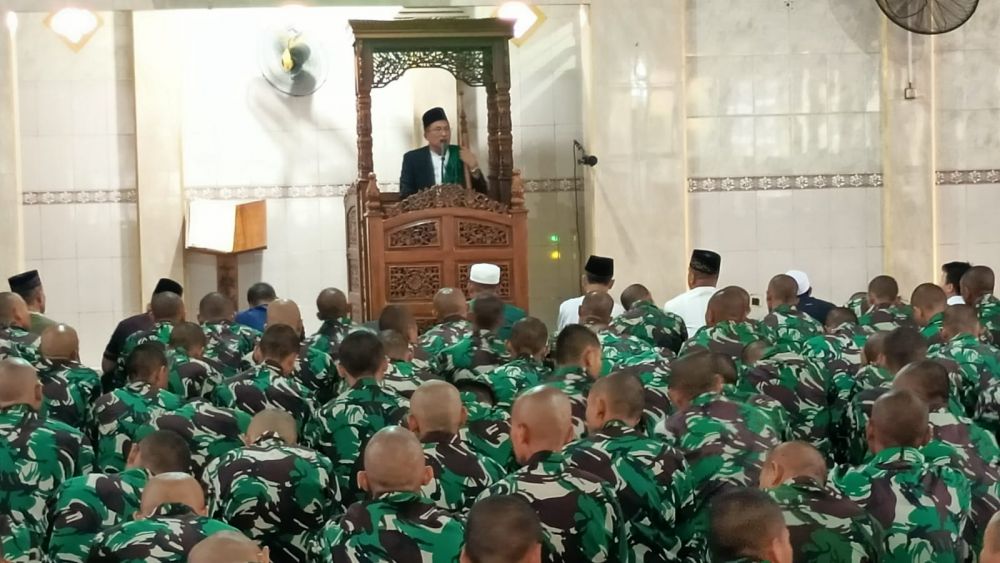 Siswa Kodiklatal sholat Idul Fitri kembali ke fitrah