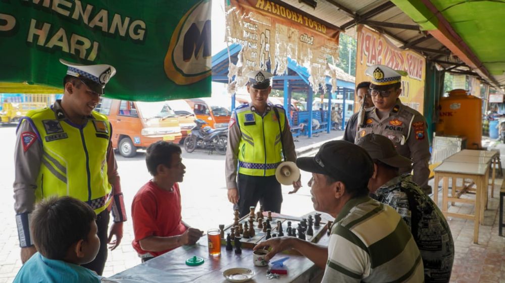 Satlantas Polres Gresik lakukan cek angkutan umum cegah kecelakaan