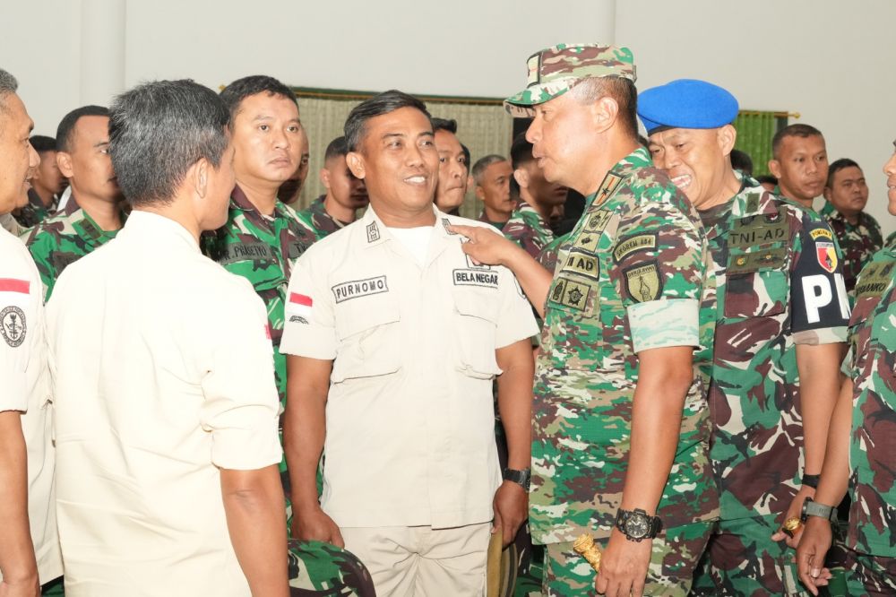 Danrem 084/BJ Brigjen TNI Terry Tresna Purnama saat memberikan arahan