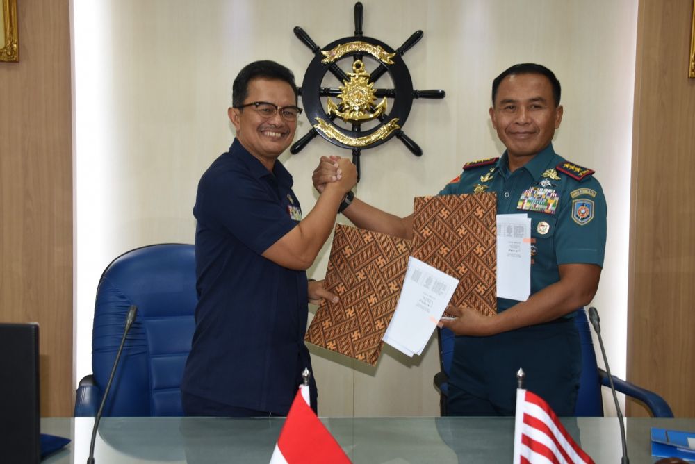Dankodiklatal Letjen TNI Marinir Suhartono bersama ketua umum yayasan Hang Tuah Laksda TNI (Purn) Dr. Dani Achdani