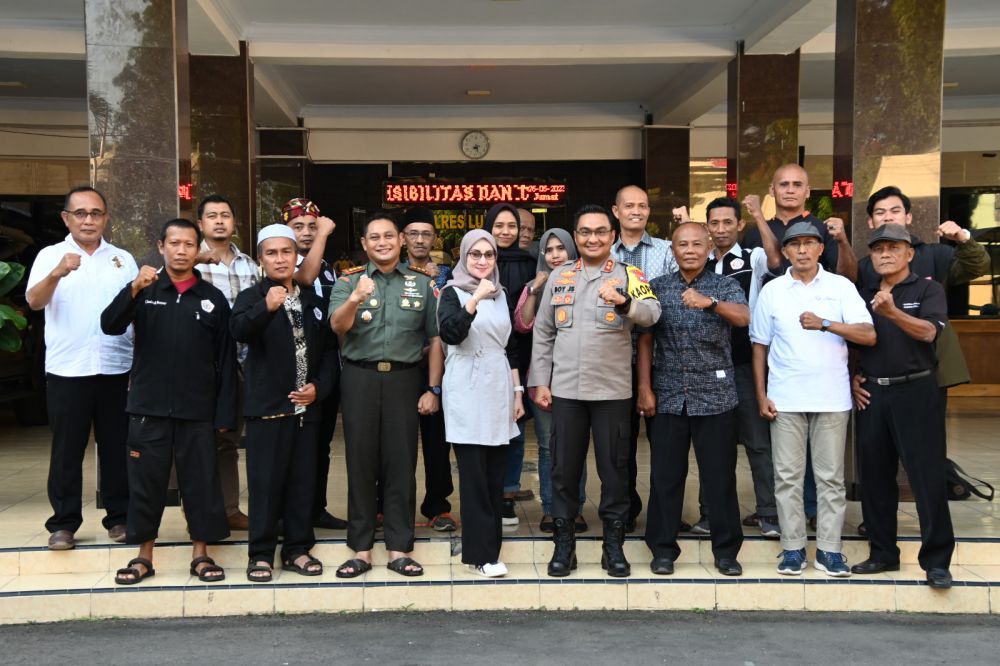 Kapolres Lumajang AKBP Boy Jackson bersama IPSI