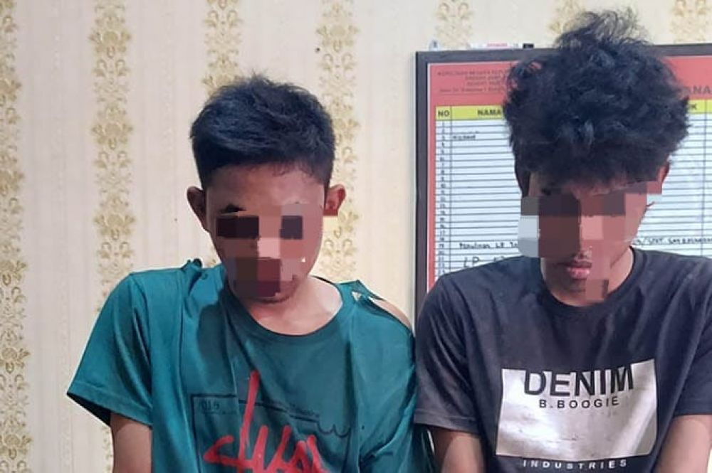 Tersangka diamankan Satresnarkoba Polres Pasuruan beserta barang buktinya