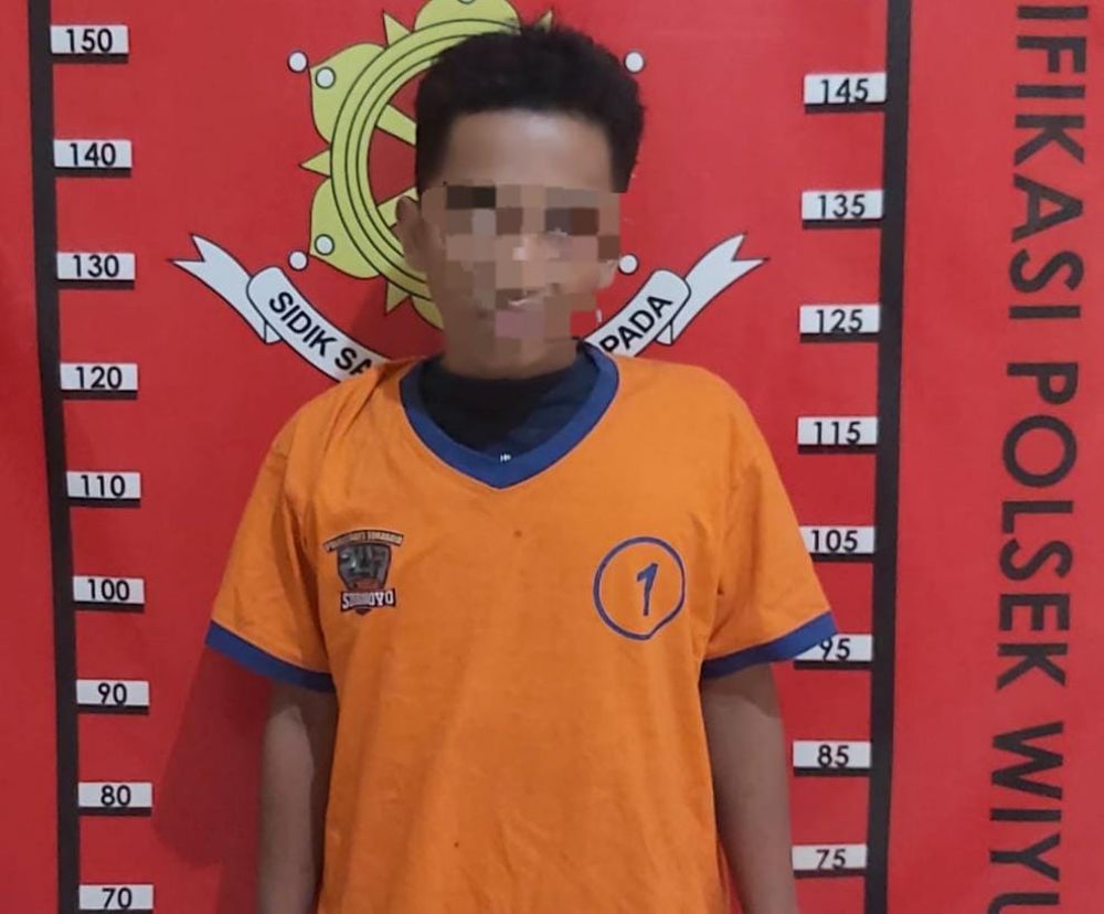 Tersangka diamankan Polisi beserta barang buktinya