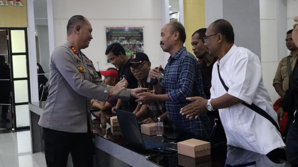 Kapolres Tulungagung AKBP Eko Hartanto saat berpamitan dengan para media partner