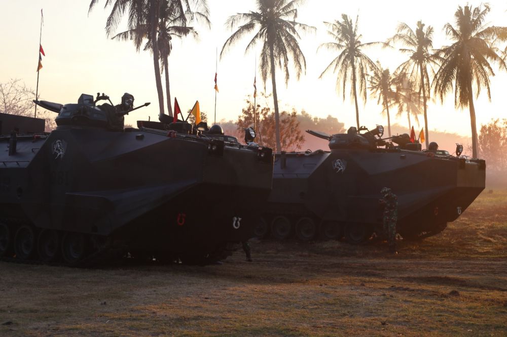 Pendaratan pasukan berhasil manlap latgab TNI di pantai Banongan