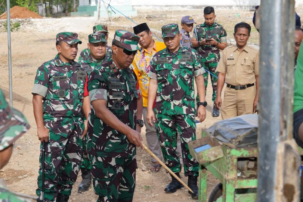 Danrem 084/BJ Brigjen TNI Terry Tresna Purnama saat tinjau lokasi