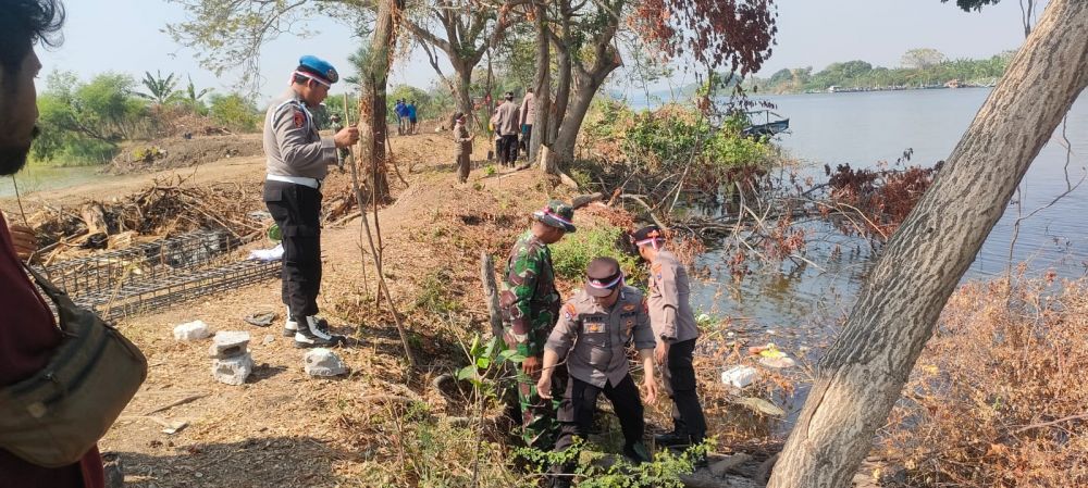 Peringati HUT RI ke-78, Polres Gresik Tanah Pohon