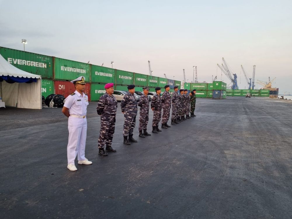 Lantamal V Surabaya sambut kedatangan kapal perang angkatan laut Singapura RSS Vigour 92