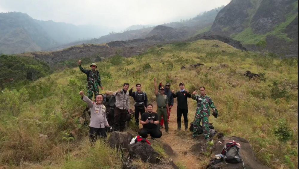 Perhutani KPH Malang bersama stakeholder padamkan api di kawasan Tahura Malang