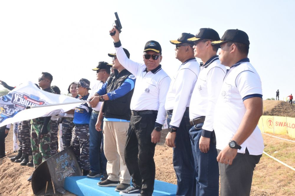 Danlantamal V Dampingi Wakasal Buka Kejurnas Grasstrack Junior Motorcross Supertrack Championship Piala Kasal Cup 2023