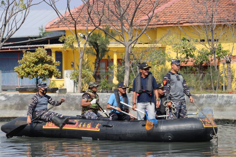 Danlanal Tegal sukseskan prokasih di HUT TNI AL ke-78