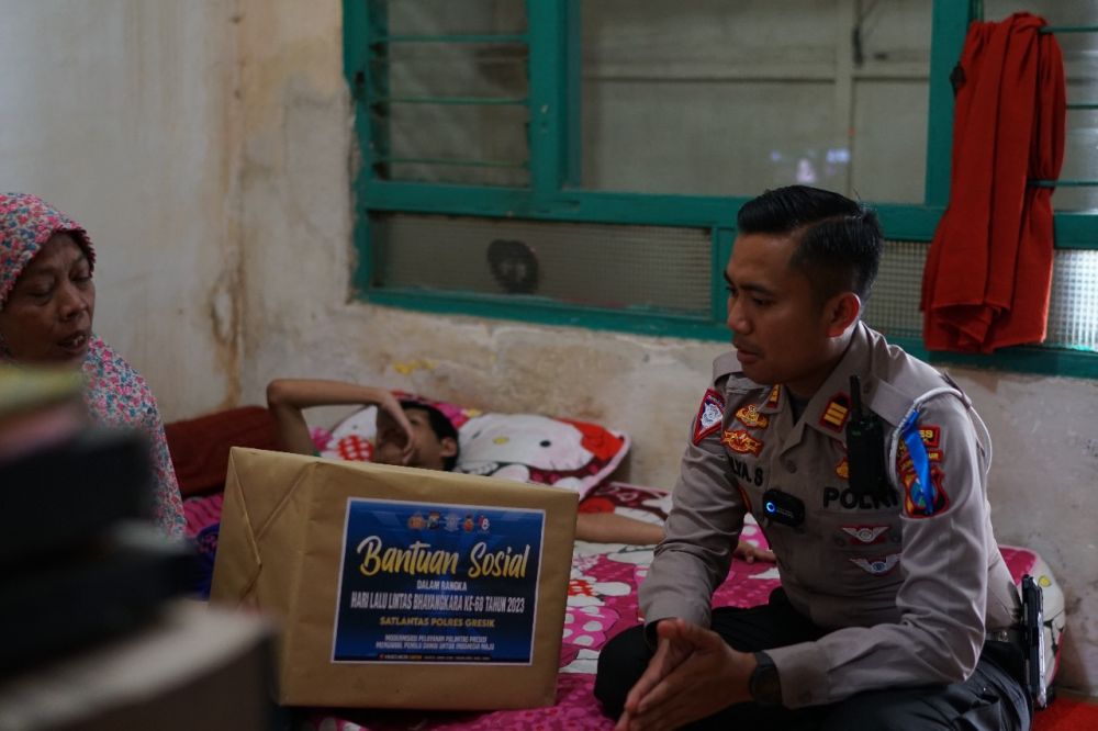 Satlantas Polres Gresik Baksos Door to Door, Sambut HUT Lalulintas Bhayangkara ke-68