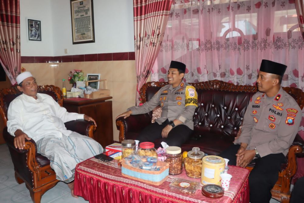 Kapolres Tulungagung AKBP Teuku Arsya Khadafi saat silaturahmi ke para ulama
